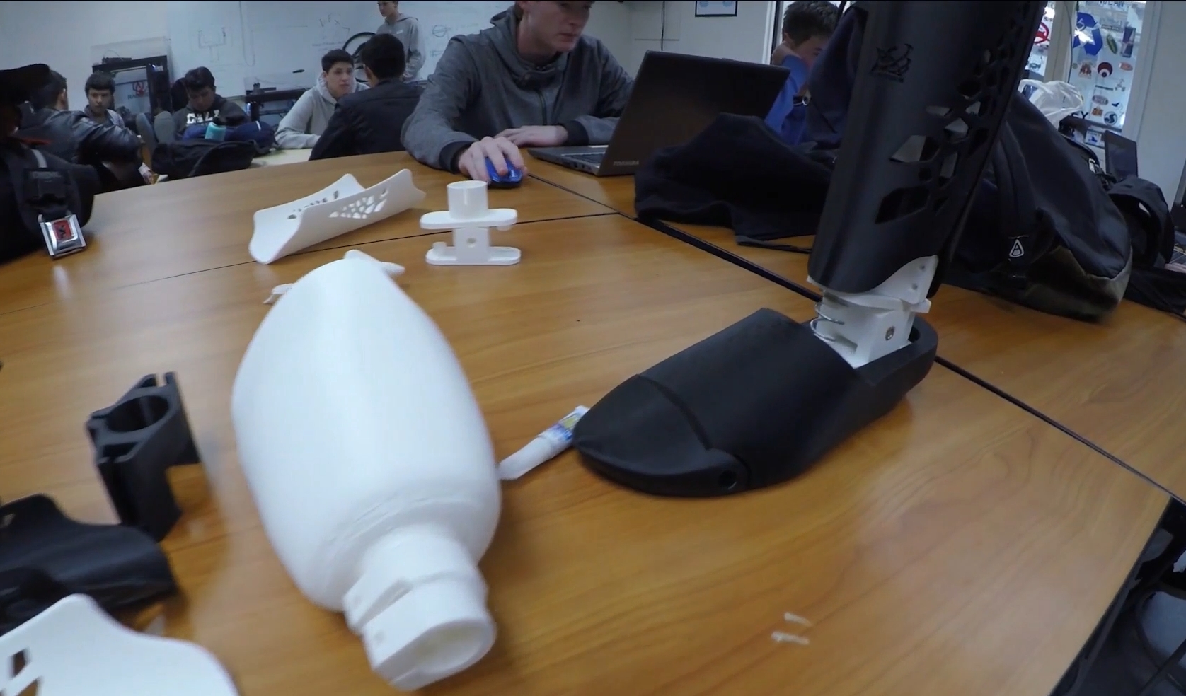 3D打印,将Raise3D增材制造系统融入到教学课程中。